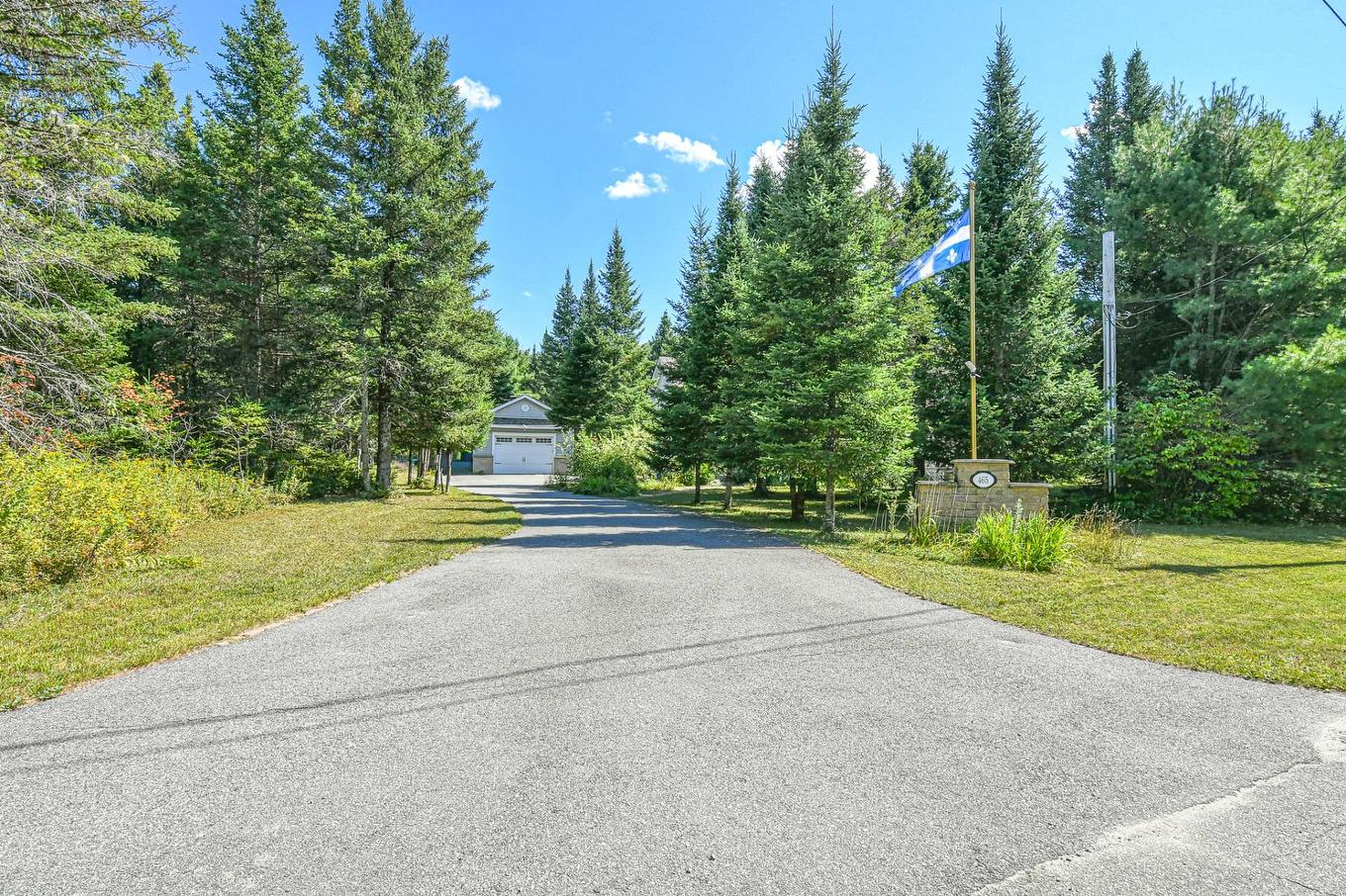 Exterior entrance - 465 Rue Des Lilas, Sainte-Adèle, QC - Outdoor