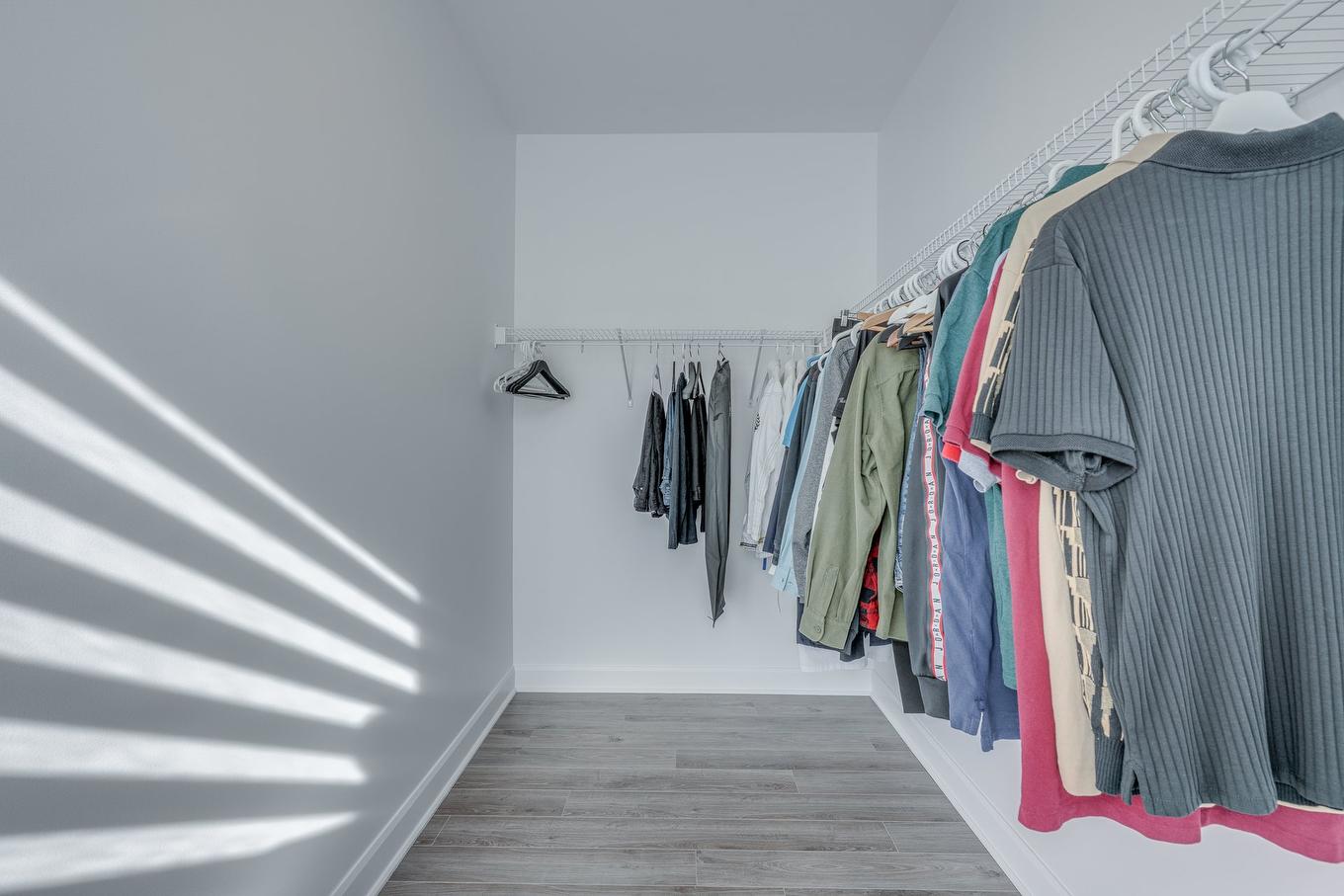 Penderie (Walk-in) - 201-130 Boul. De Chambery, Blainville, QC - Indoor With Storage