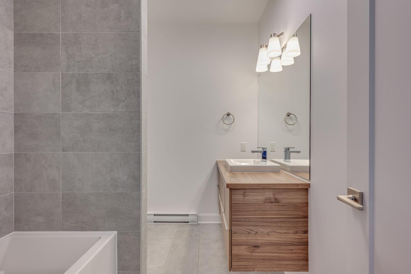 Salle de bains - 201-130 Boul. De Chambery, Blainville, QC - Indoor Photo Showing Bathroom