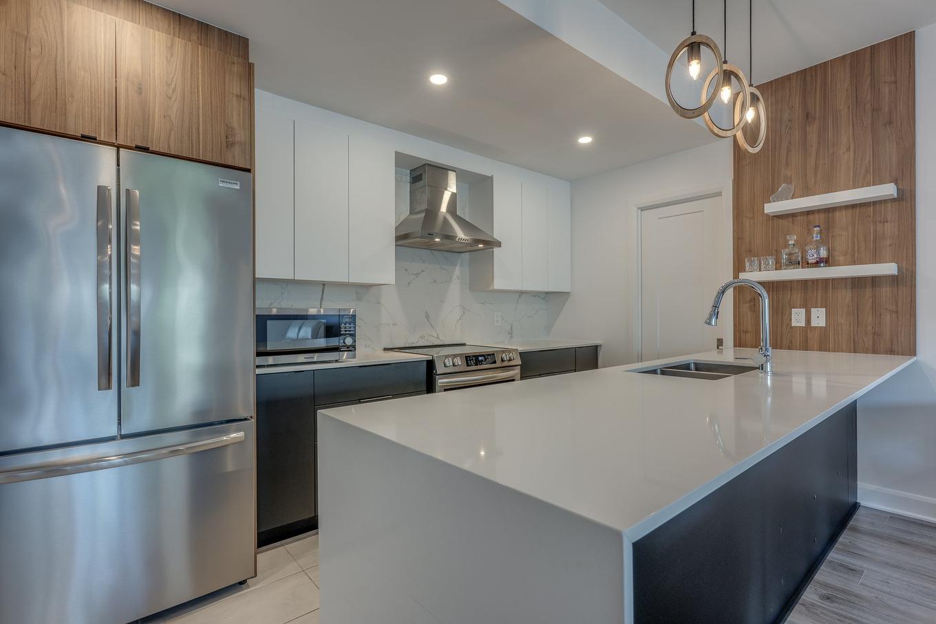 Cuisine - 201-130 Boul. De Chambery, Blainville, QC - Indoor Photo Showing Kitchen With Double Sink With Upgraded Kitchen