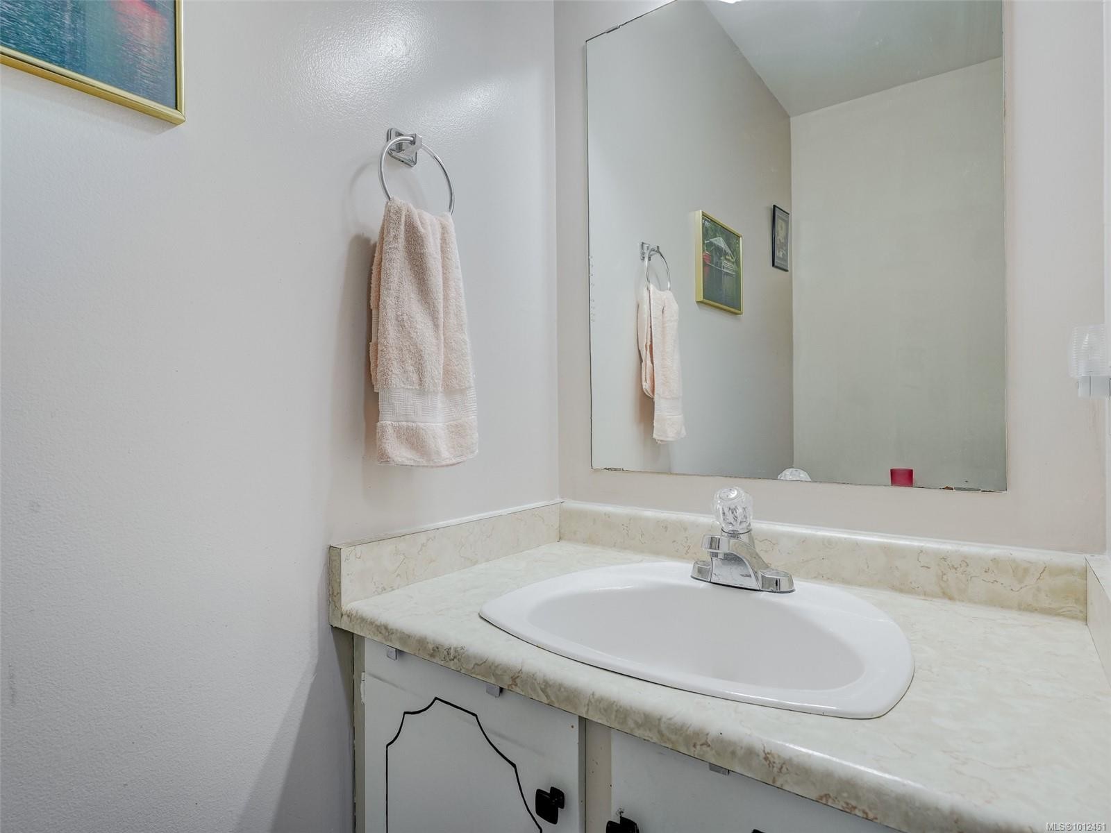 3-1506 Admirals Rd, View Royal, BC