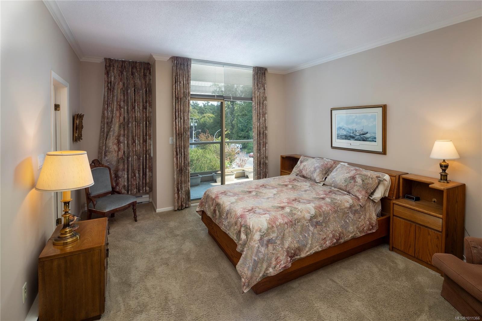 460-188 Douglas St, Victoria, BC - Indoor Photo Showing Bedroom