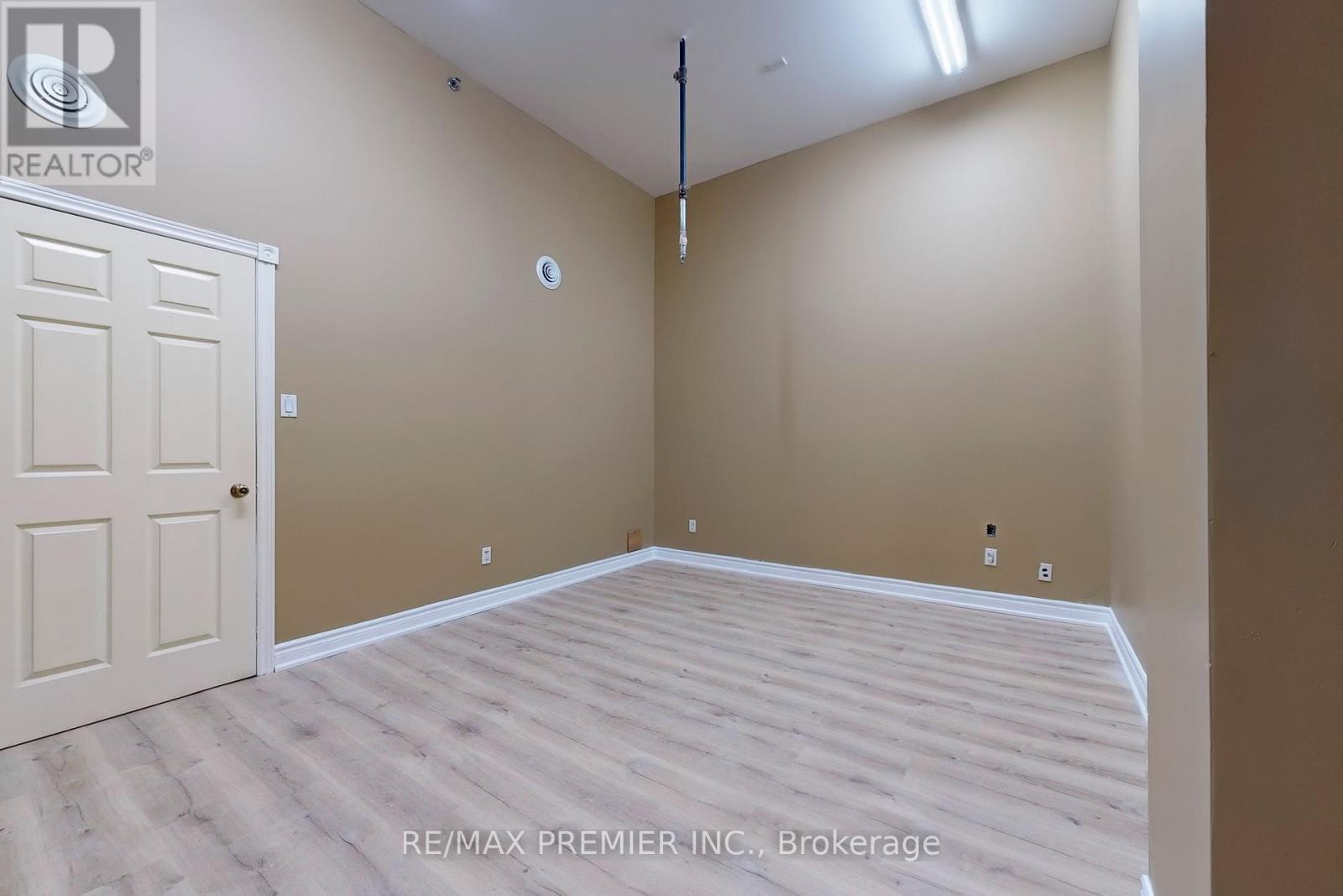 17 - 5484 Tomken Road, Mississauga, ON