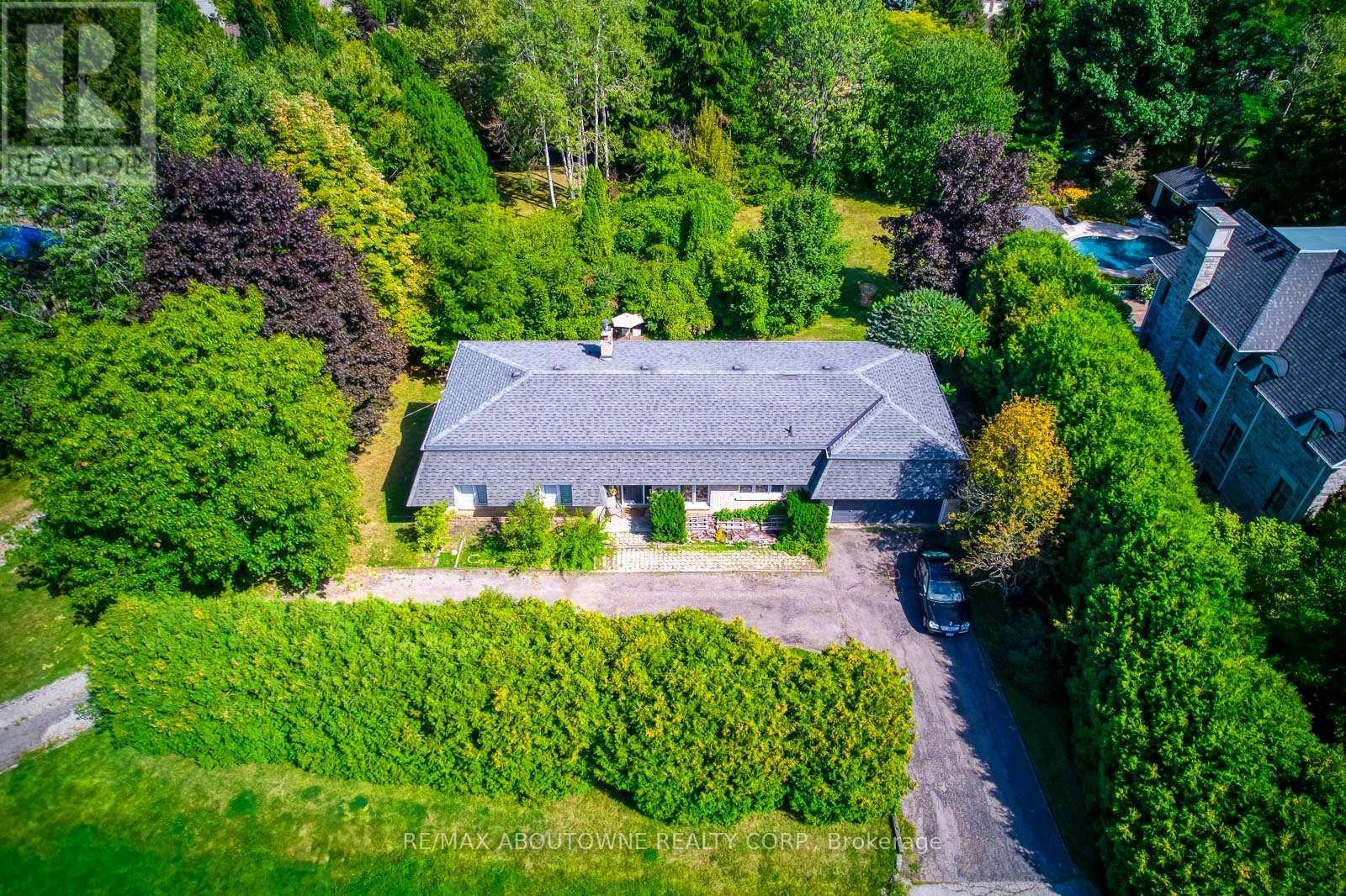 1310 Beaufort Drive, Burlington, ON - Outdoor