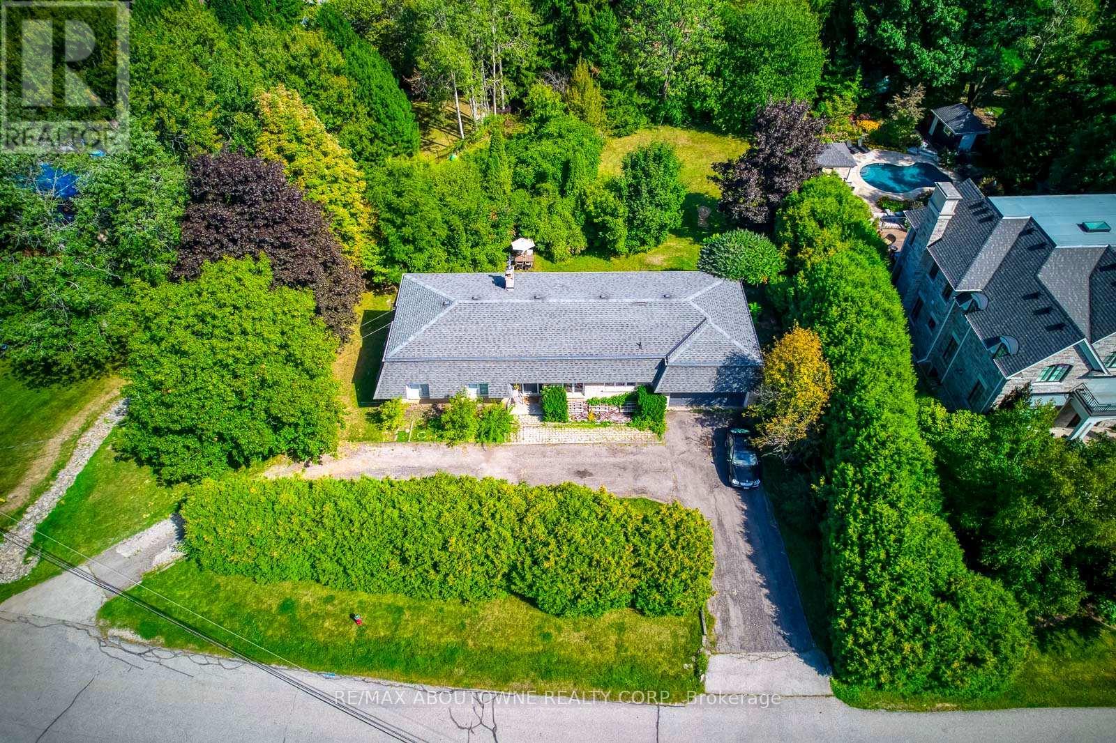 1310 Beaufort Drive, Burlington, ON - Outdoor