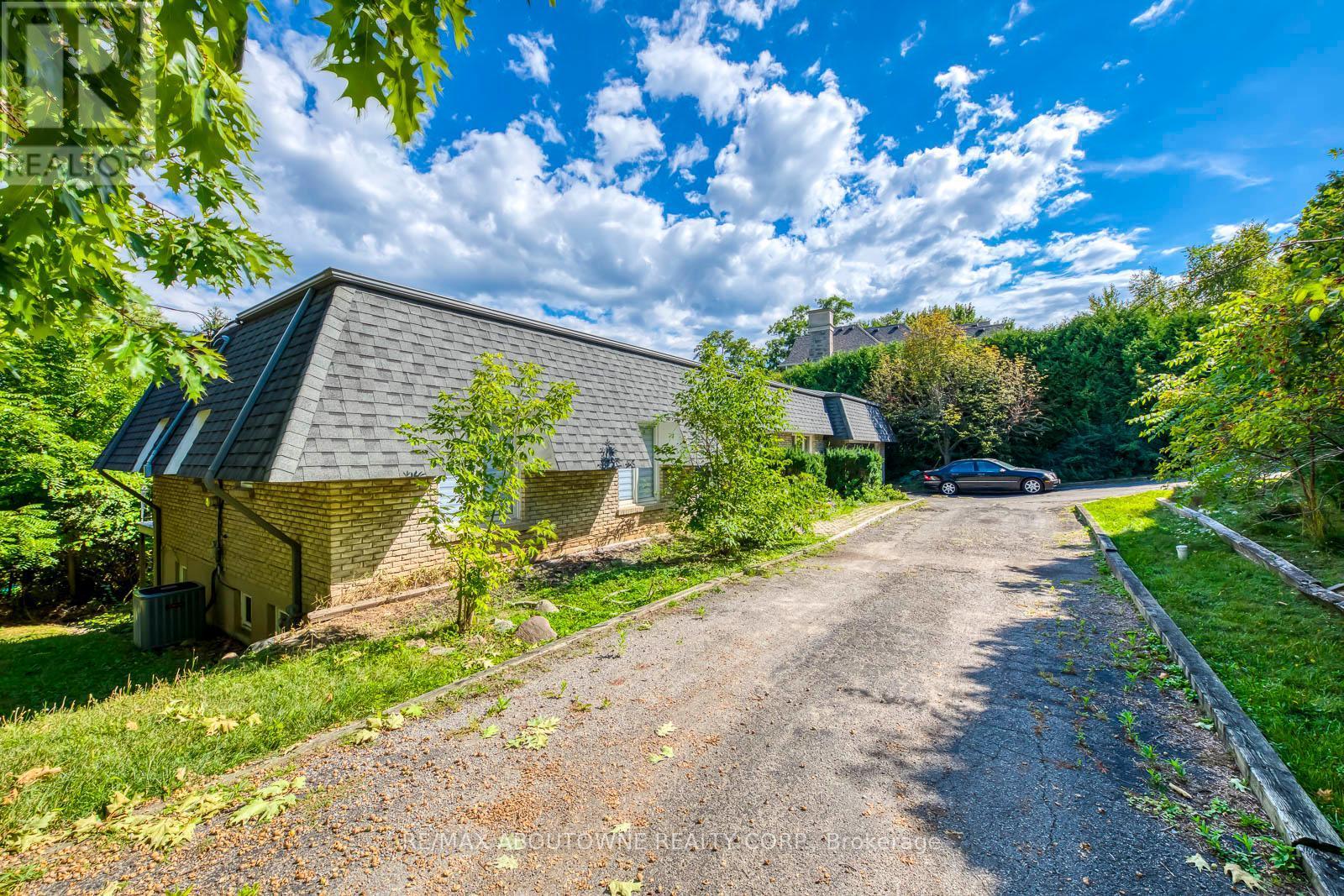 1310 Beaufort Drive, Burlington, ON - Outdoor