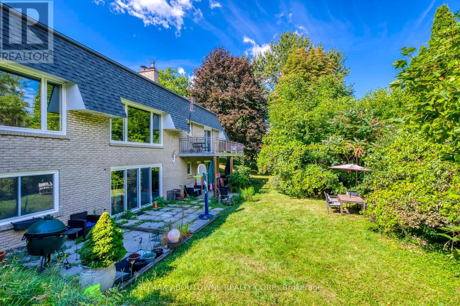 1310 Beaufort Drive, Burlington, ON - Outdoor