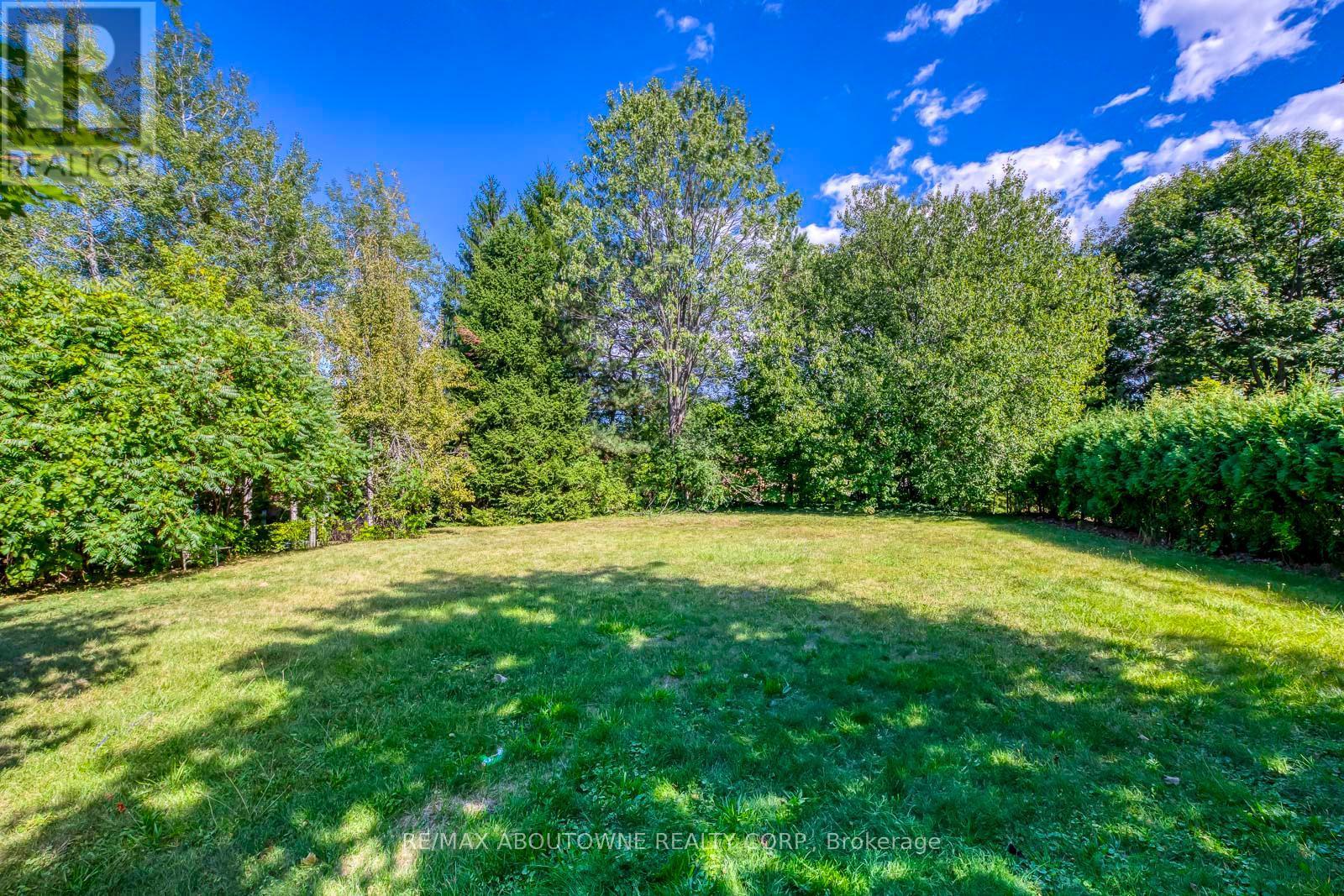 1310 Beaufort Drive, Burlington, ON - Outdoor