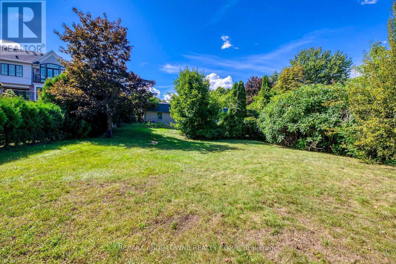 1310 Beaufort Drive, Burlington, ON - Outdoor