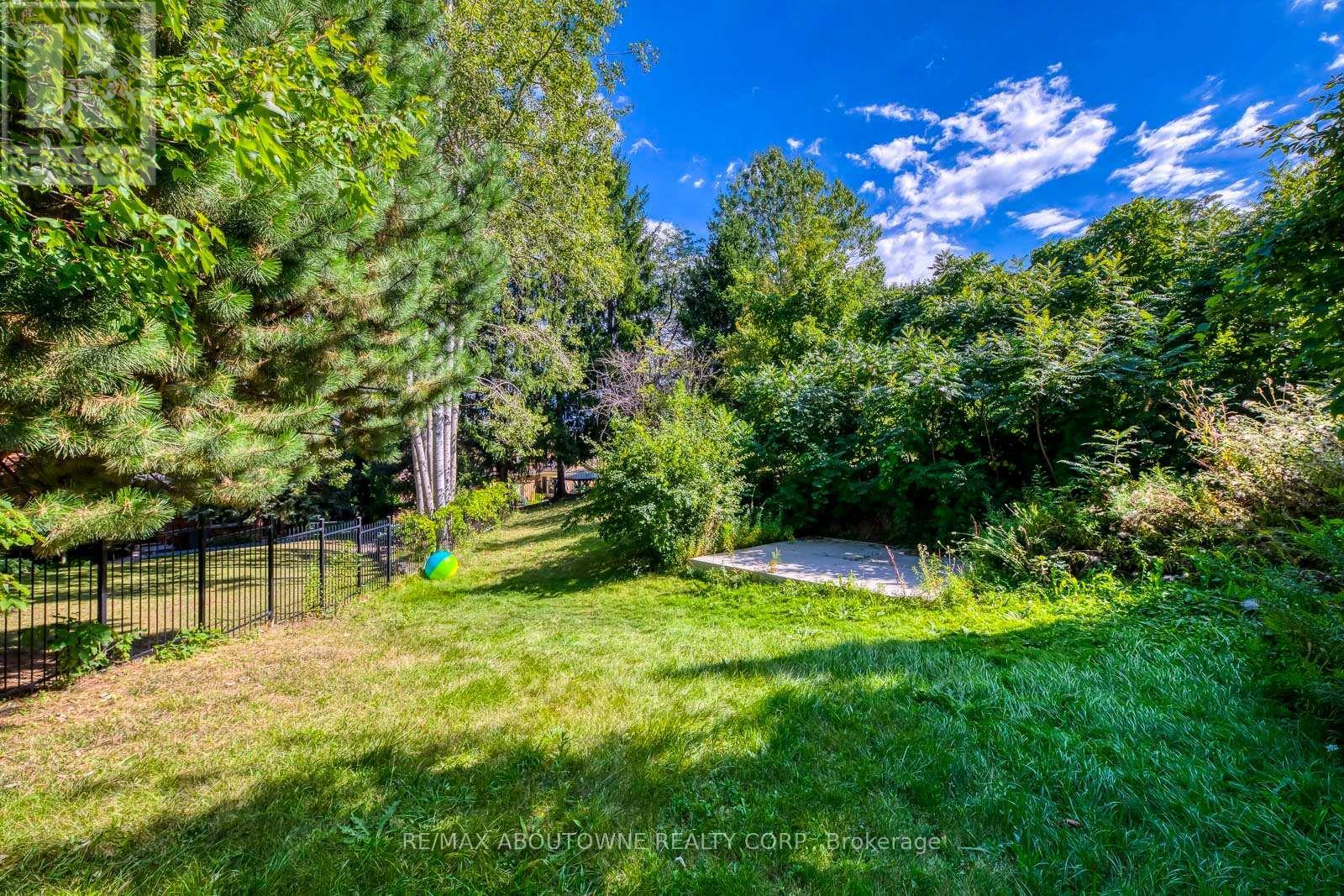 1310 Beaufort Drive, Burlington, ON - Outdoor