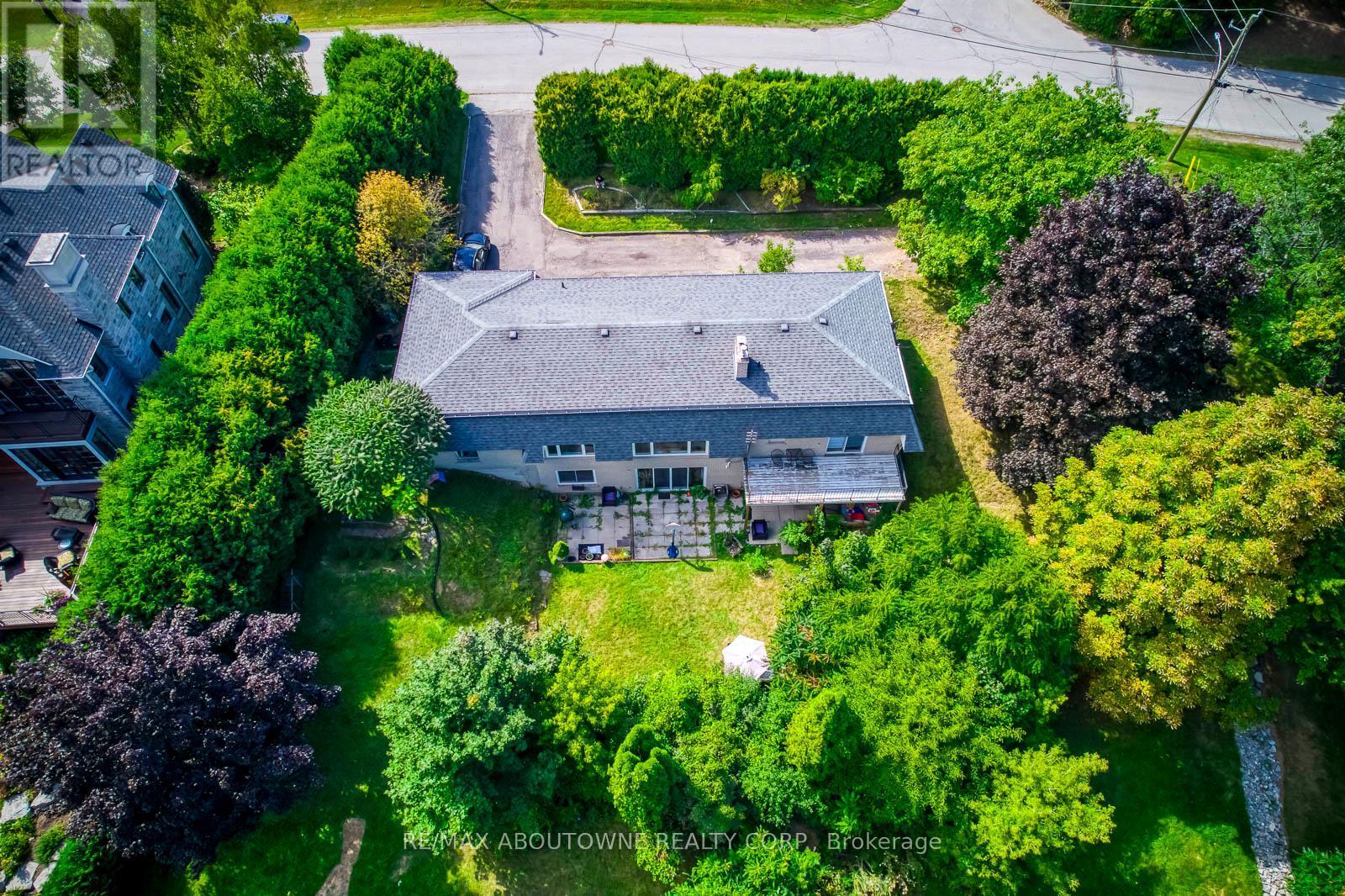 1310 Beaufort Drive, Burlington, ON - Outdoor