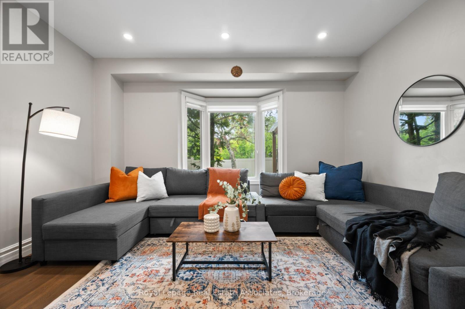 6682 Snow Goose Lanes Lane, Mississauga, ON - Indoor Photo Showing Living Room