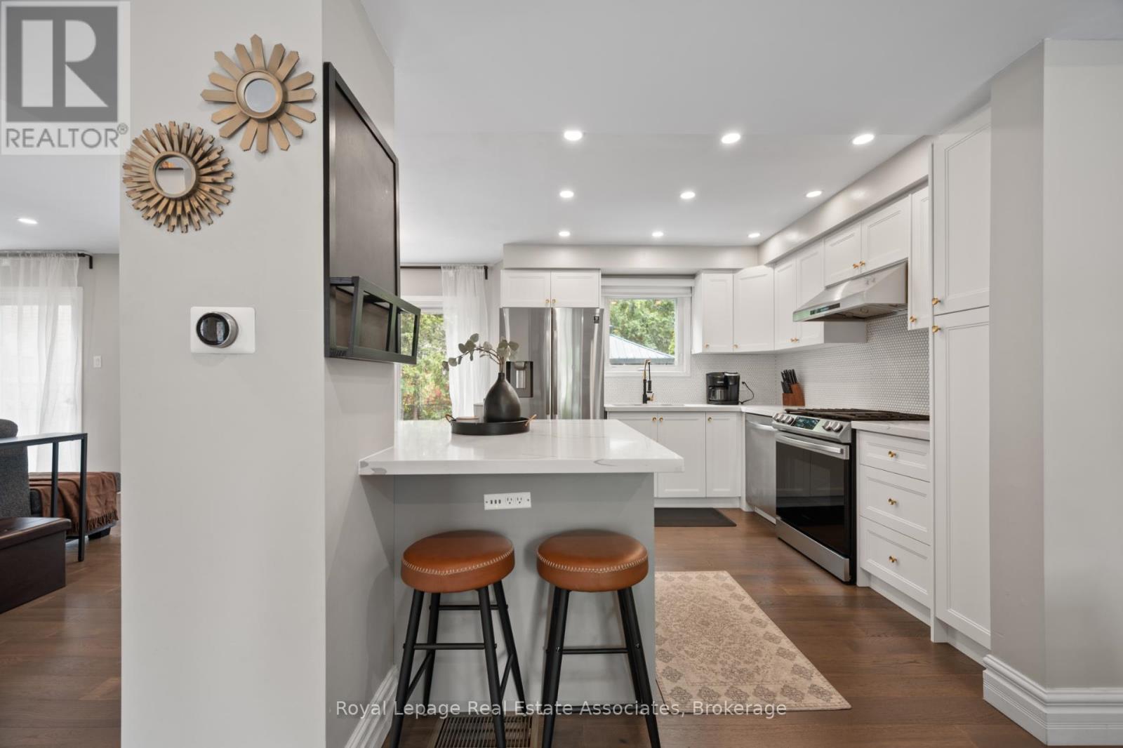 6682 Snow Goose Lanes Lane, Mississauga, ON - Indoor Photo Showing Kitchen With Upgraded Kitchen