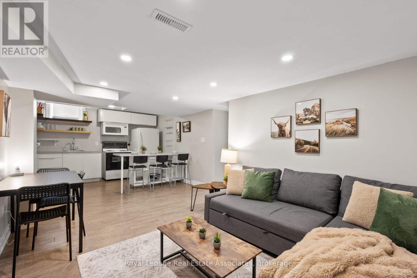 6682 Snow Goose Lanes Lane, Mississauga, ON - Indoor Photo Showing Living Room