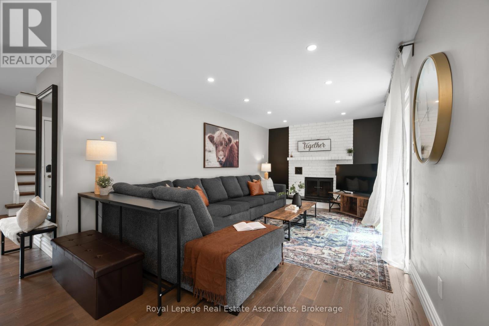 6682 Snow Goose Lanes Lane, Mississauga, ON - Indoor Photo Showing Living Room