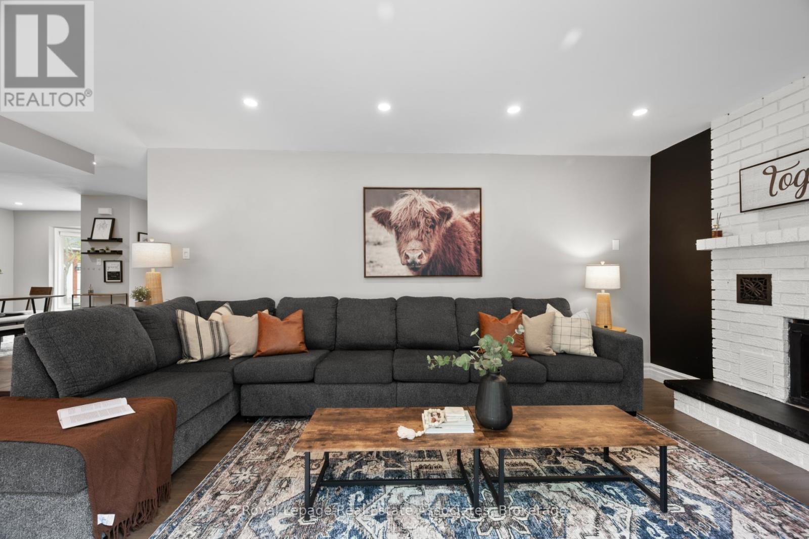 6682 Snow Goose Lanes Lane, Mississauga, ON - Indoor Photo Showing Living Room With Fireplace