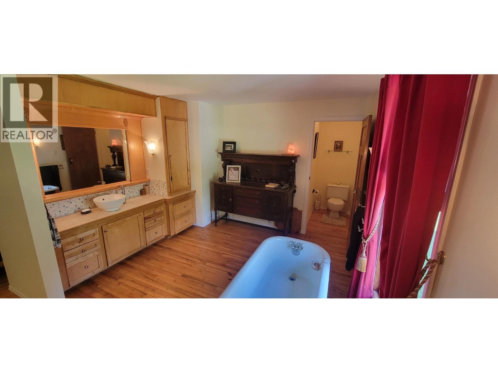 9841 Talbot Road, Salmo, BC