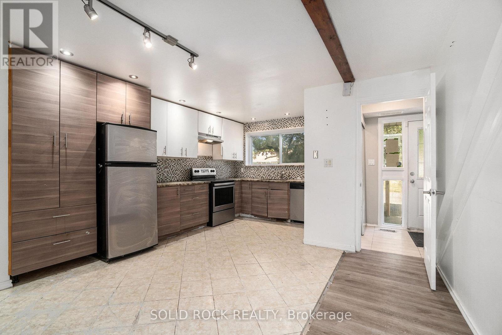 1432 Leigh Crescent, Ottawa, ON - Indoor Photo Showing Kitchen