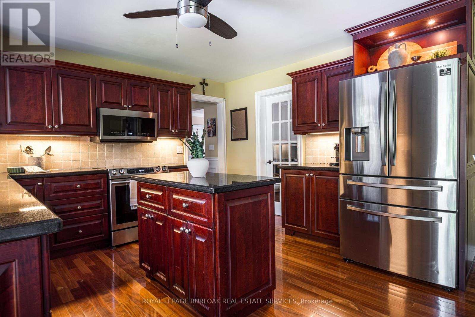 1577 Old Spar Court, Mississauga, ON - Indoor Photo Showing Kitchen With Stainless Steel Kitchen