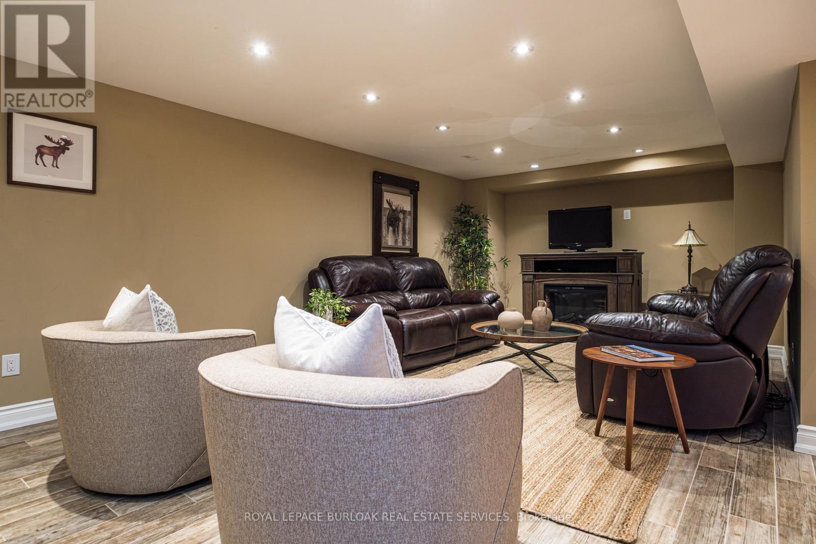1577 Old Spar Court, Mississauga, ON - Indoor With Fireplace