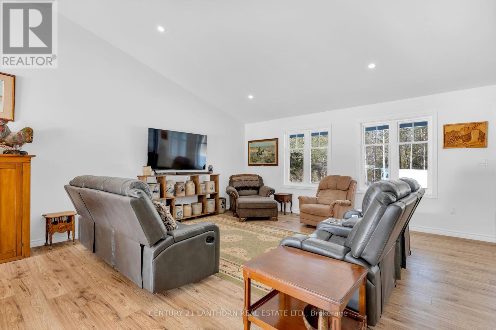 533 Old Marmora Road, Madoc, ON - Indoor Photo Showing Living Room