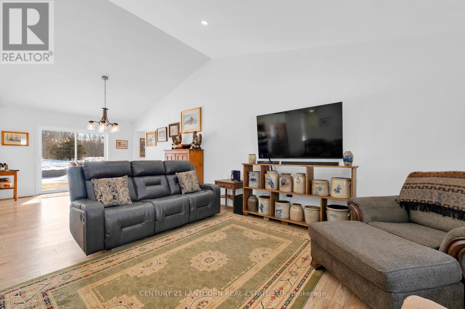 533 Old Marmora Road, Madoc, ON - Indoor Photo Showing Living Room