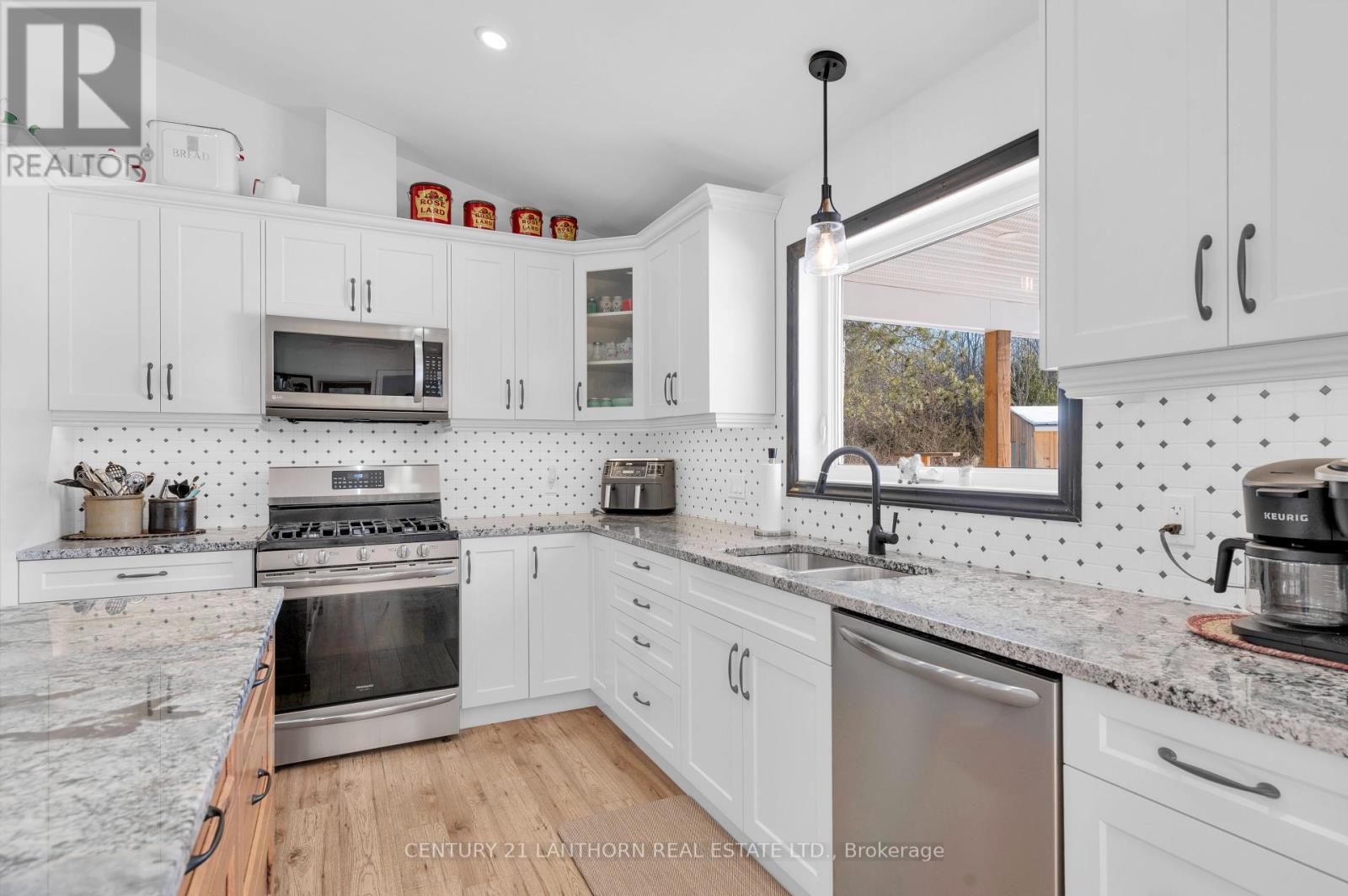 533 Old Marmora Road, Madoc, ON - Indoor Photo Showing Kitchen With Upgraded Kitchen