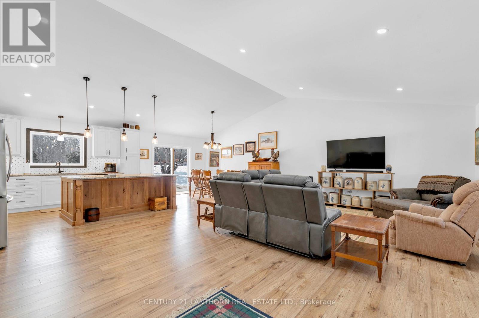 533 Old Marmora Road, Madoc, ON - Indoor Photo Showing Living Room