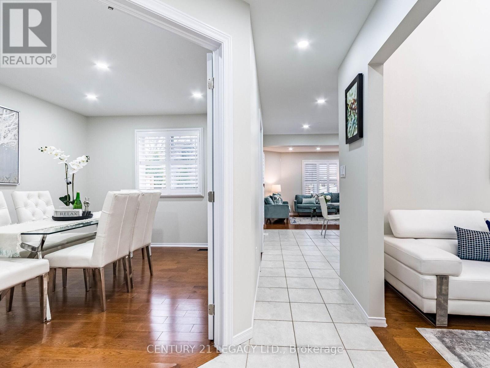 4110 Forest Run Avenue, Burlington, ON - Indoor Photo Showing Dining Room