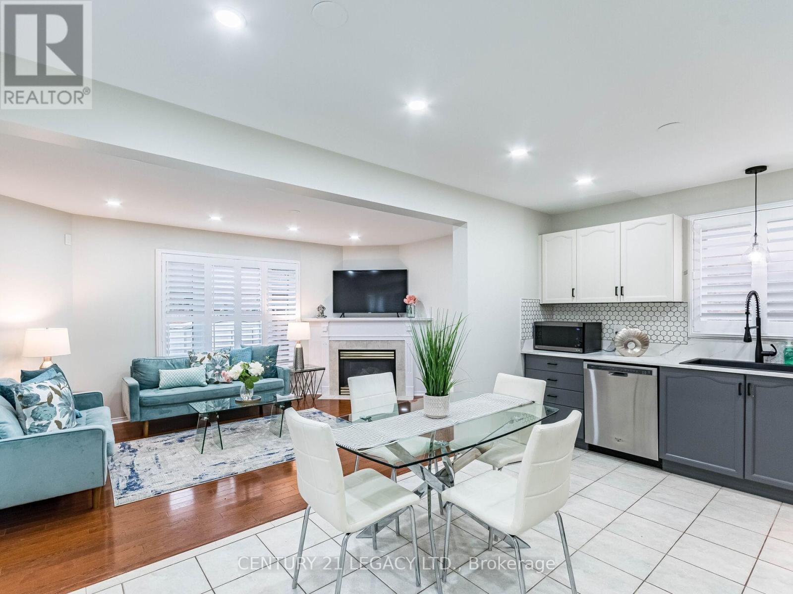 4110 Forest Run Avenue, Burlington, ON - Indoor With Fireplace