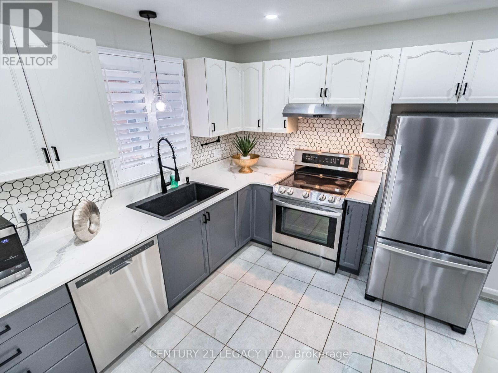 4110 Forest Run Avenue, Burlington, ON - Indoor Photo Showing Kitchen With Stainless Steel Kitchen With Upgraded Kitchen