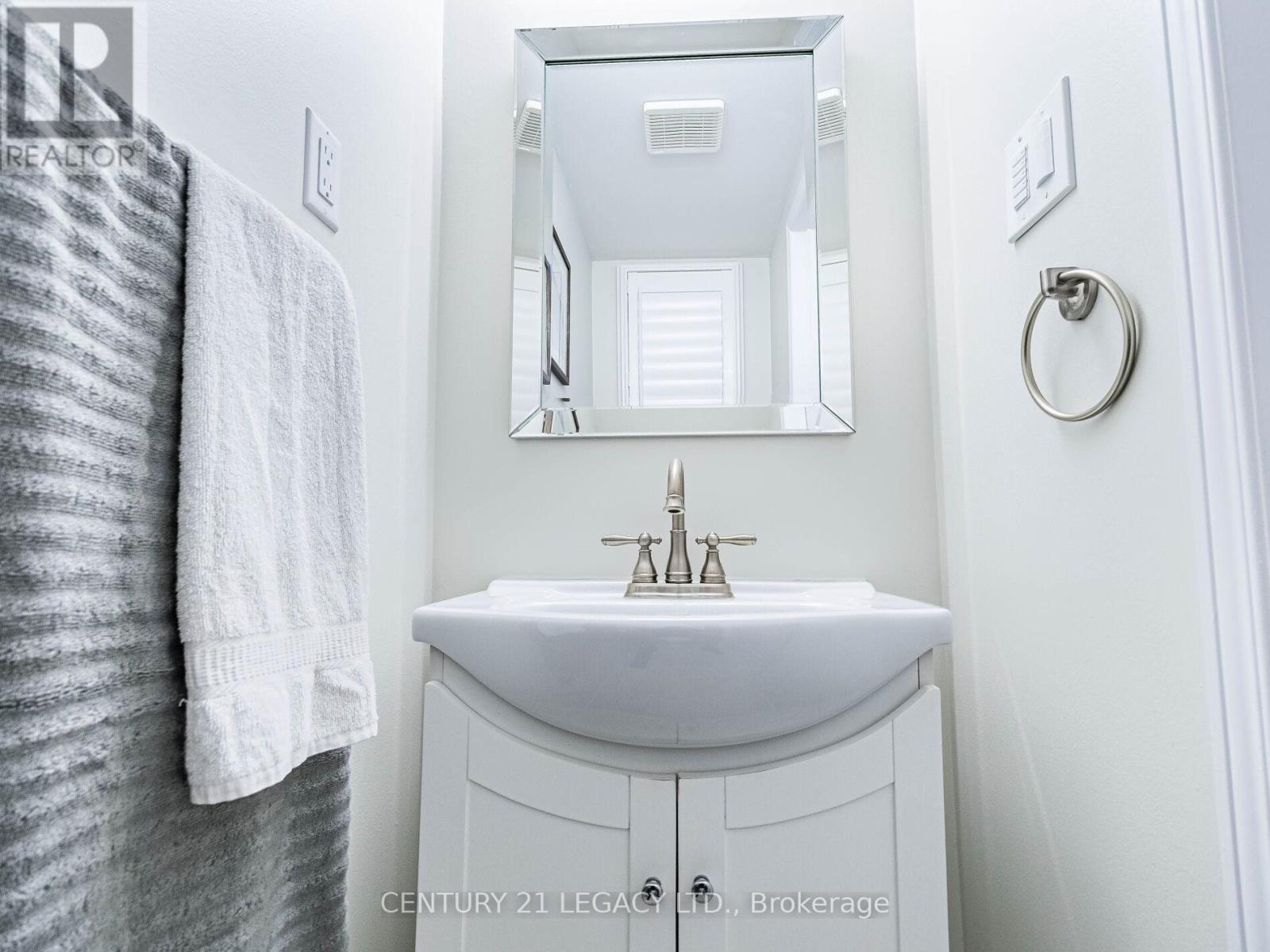 4110 Forest Run Avenue, Burlington, ON - Indoor Photo Showing Bathroom