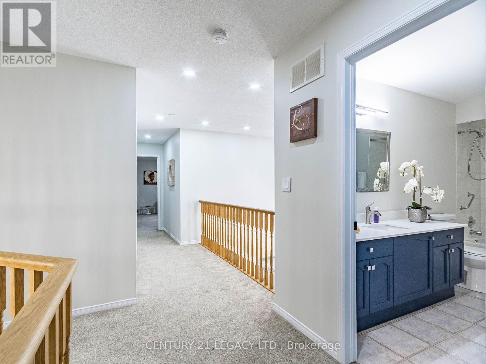 4110 Forest Run Avenue, Burlington, ON - Indoor Photo Showing Bathroom