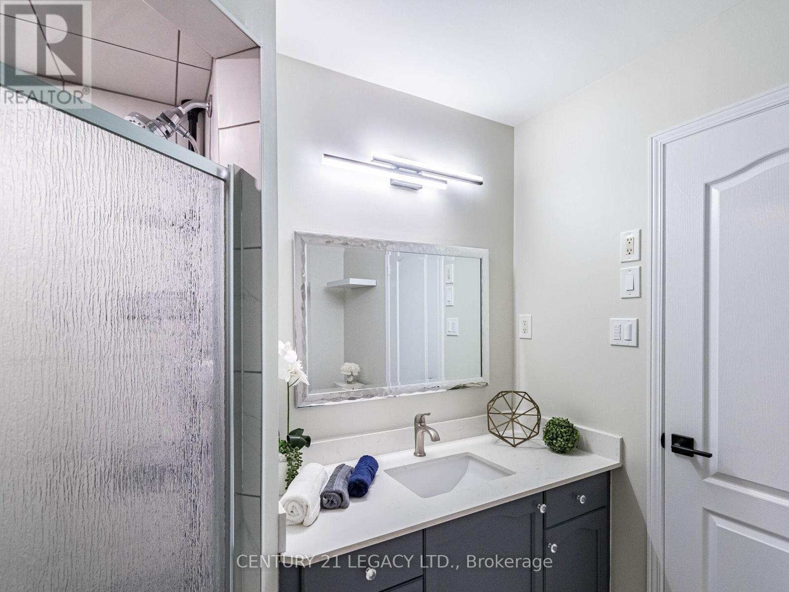 4110 Forest Run Avenue, Burlington, ON - Indoor Photo Showing Bathroom