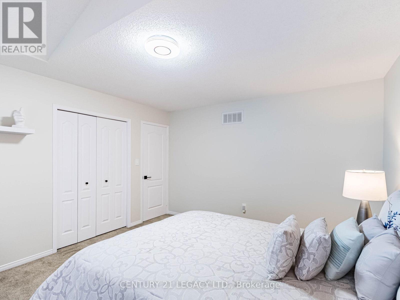 4110 Forest Run Avenue, Burlington, ON - Indoor Photo Showing Bedroom