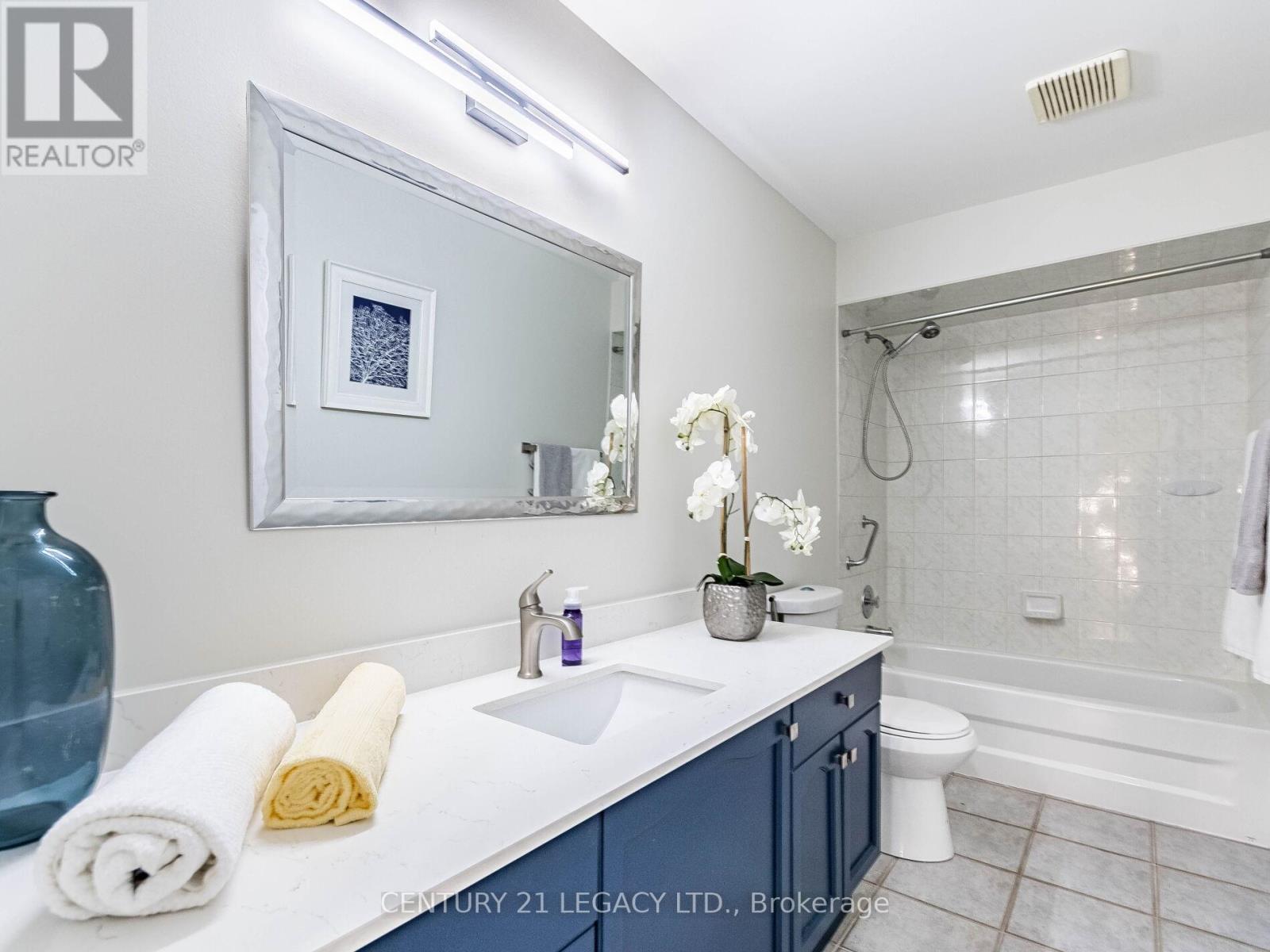 4110 Forest Run Avenue, Burlington, ON - Indoor Photo Showing Bathroom