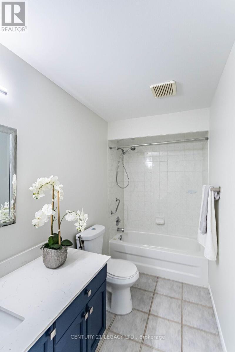 4110 Forest Run Avenue, Burlington, ON - Indoor Photo Showing Bathroom