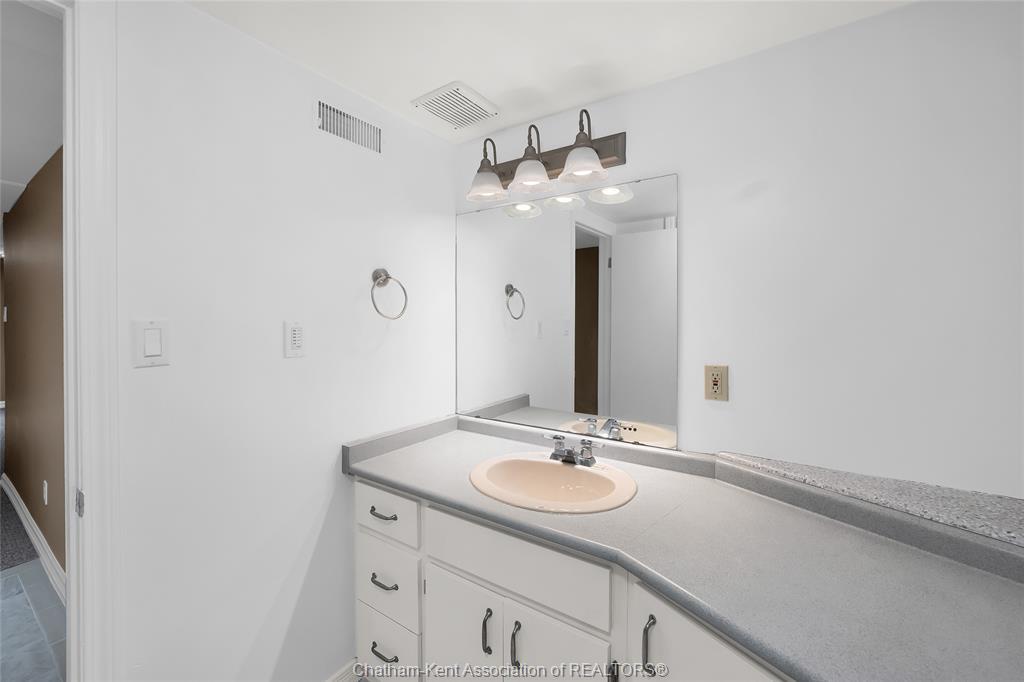 48 Simonton Drive, Chatham, ON