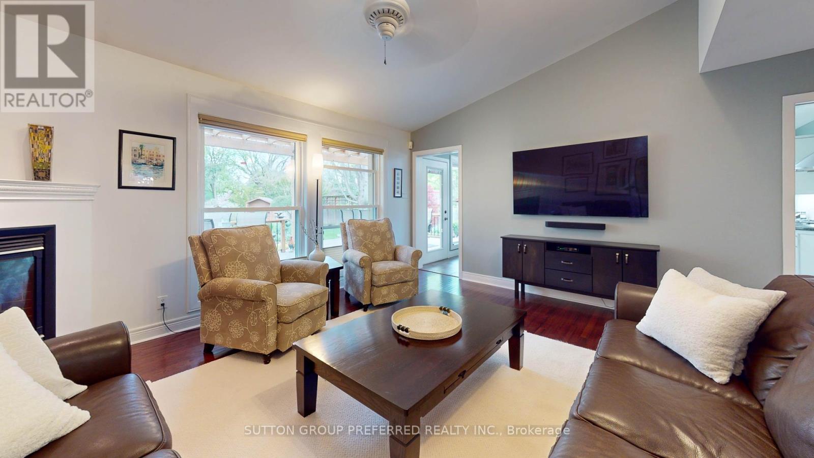433 West Mile Road, London North (North P), ON - Indoor Photo Showing Living Room With Fireplace