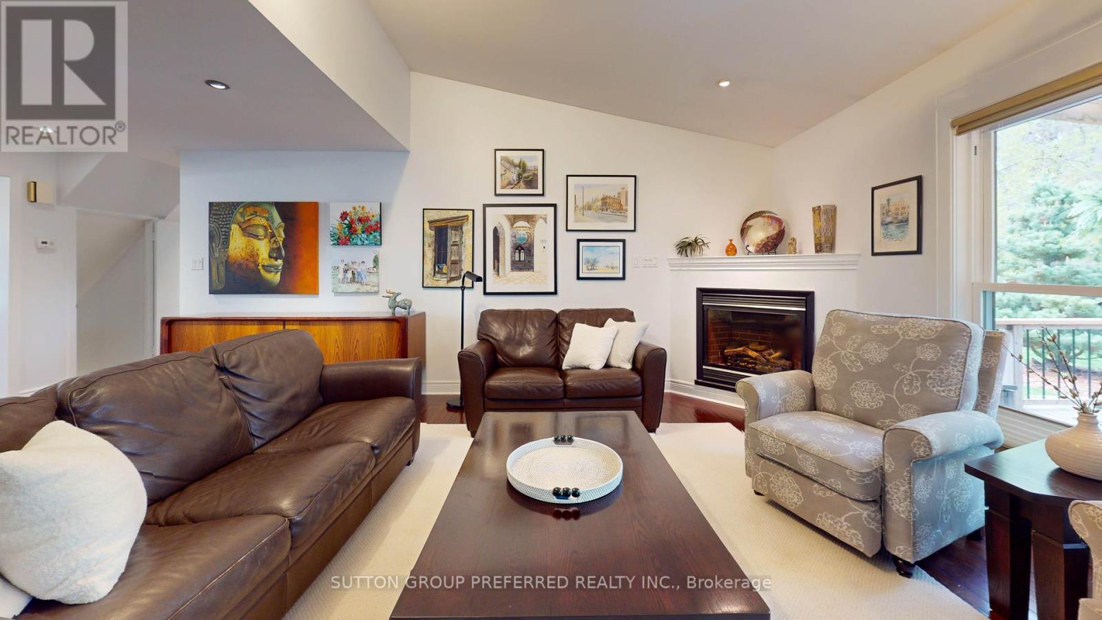 433 West Mile Road, London North (North P), ON - Indoor Photo Showing Living Room With Fireplace