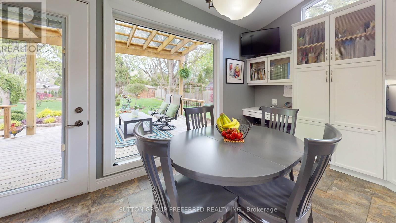 433 West Mile Road, London North (North P), ON - Indoor Photo Showing Dining Room