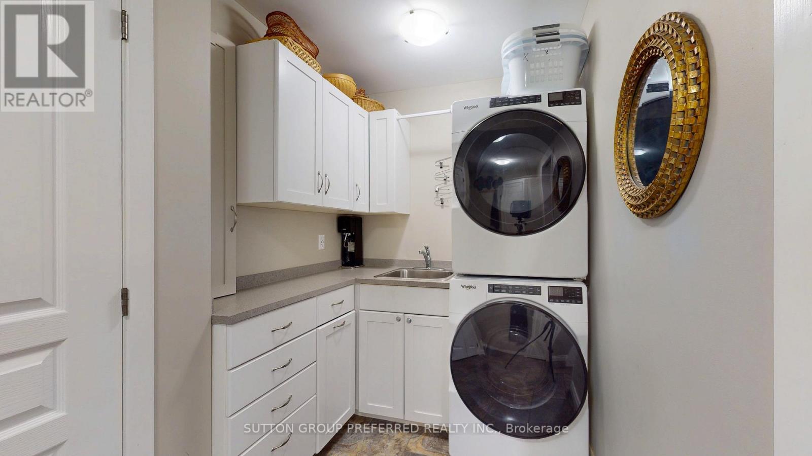 433 West Mile Road, London North (North P), ON - Indoor Photo Showing Laundry Room