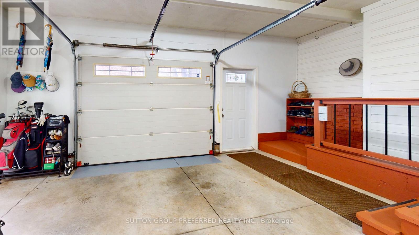 433 West Mile Road, London North (North P), ON - Indoor Photo Showing Garage