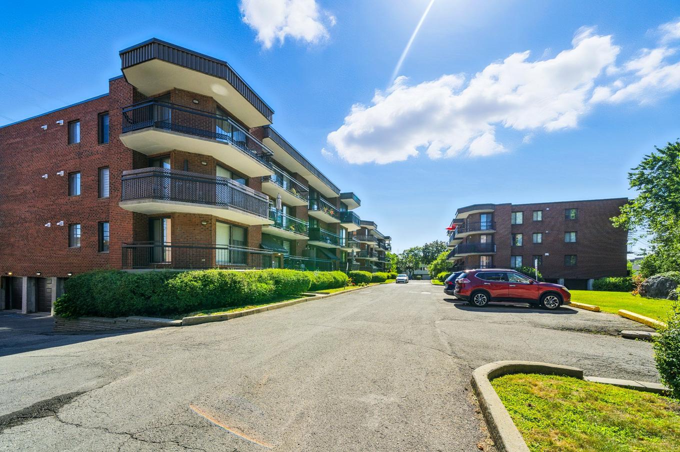 Façade - 102-7241 Av. De L'Alsace, Montréal (Anjou), QC - Outdoor