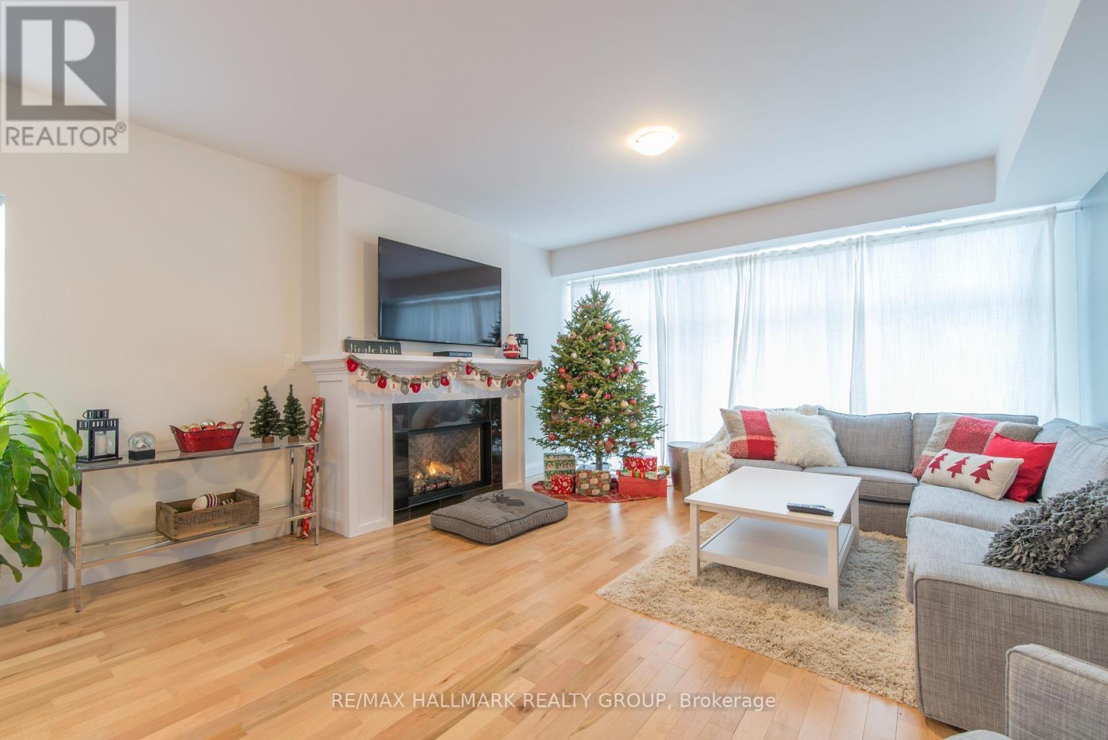 59 Douglas Avenue, Ottawa, ON - Indoor Photo Showing Living Room With Fireplace