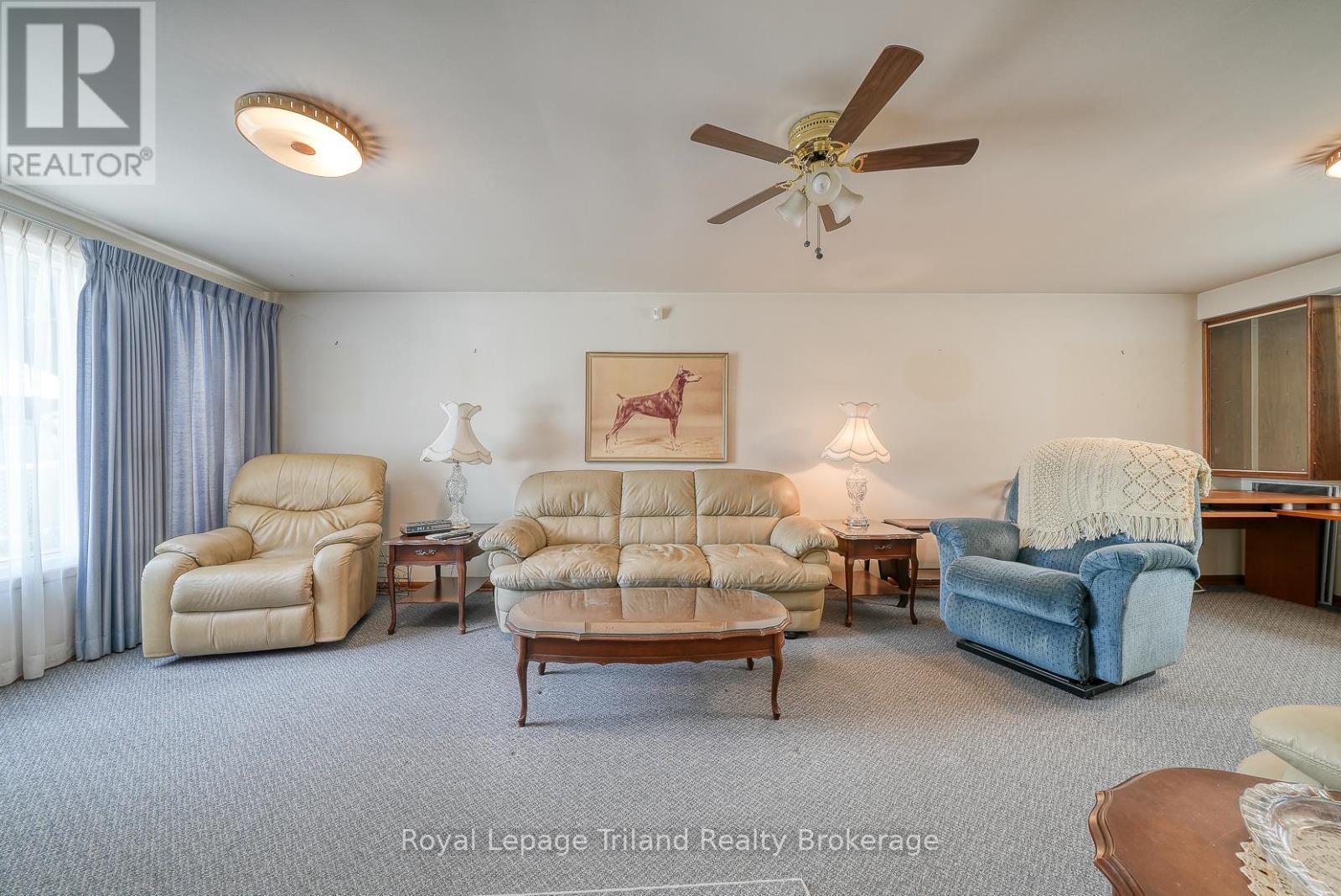 194 Orchard Road, Woodstock (Woodstock - North), ON - Indoor Photo Showing Living Room