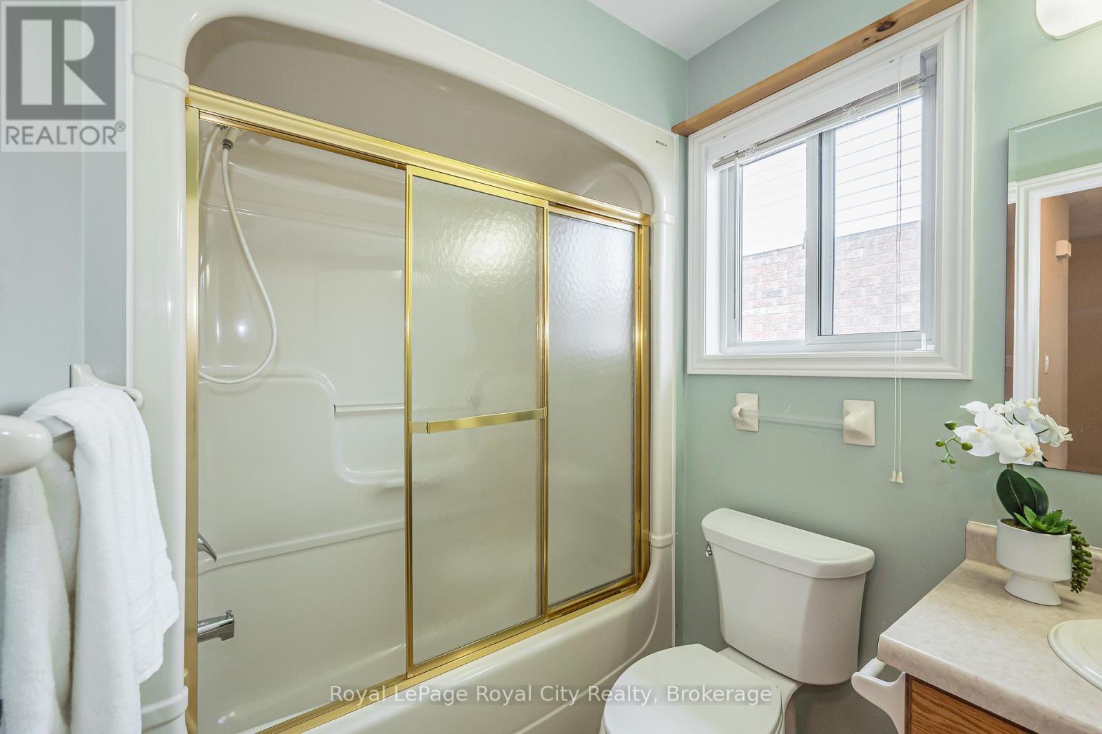 24 Beechlawn Boulevard, Guelph (Village By The Arboretum), ON - Indoor Photo Showing Bathroom