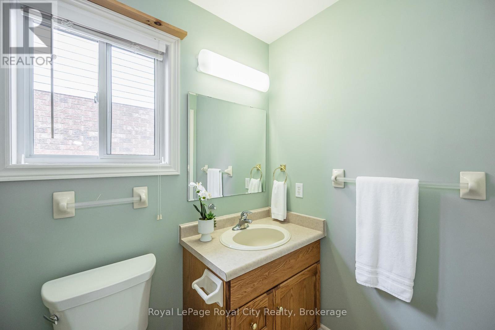 24 Beechlawn Boulevard, Guelph (Village By The Arboretum), ON - Indoor Photo Showing Bathroom