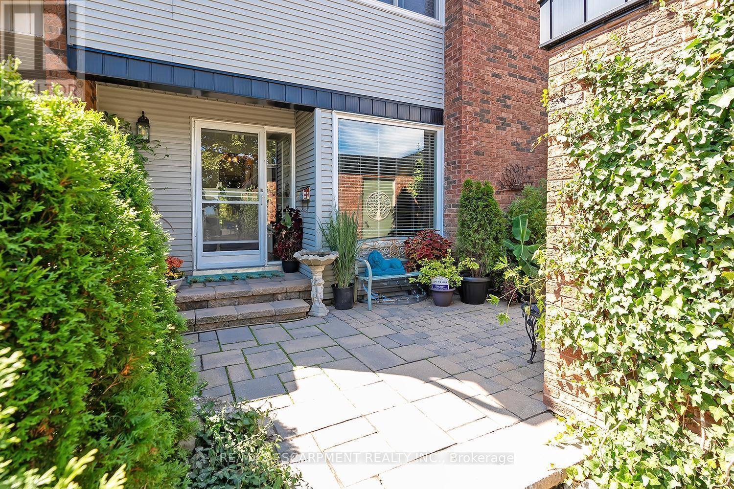 5 - 1580 Kerns Road, Burlington, ON - Outdoor