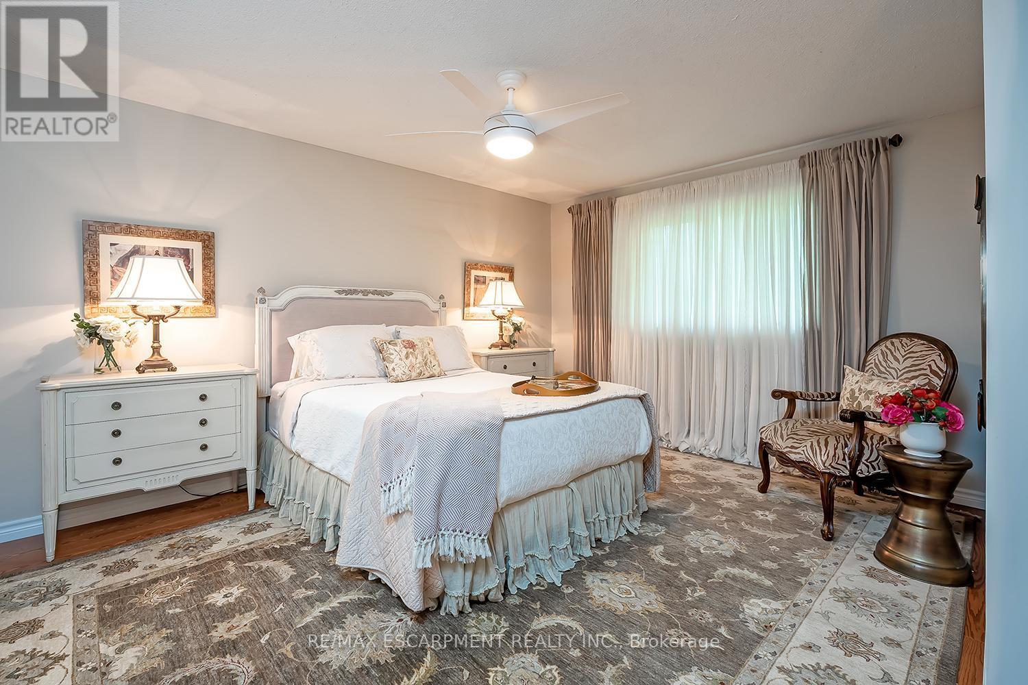 5 - 1580 Kerns Road, Burlington, ON - Indoor Photo Showing Bedroom